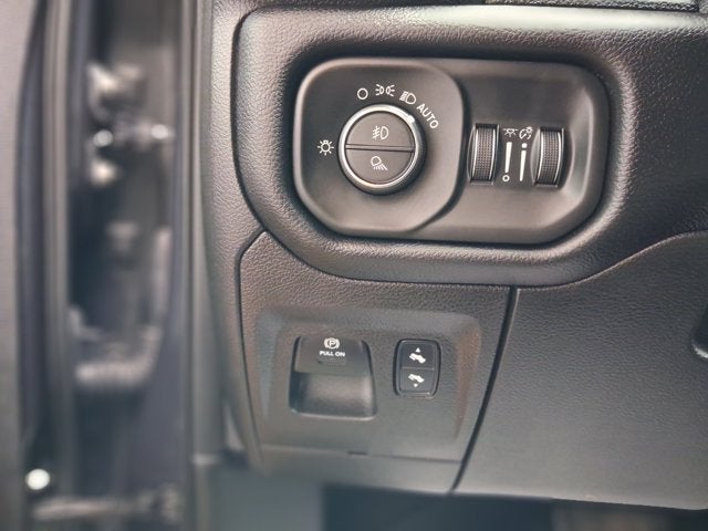 2020 RAM 1500 Laramie Crew Cab 4x4 5'7' Box