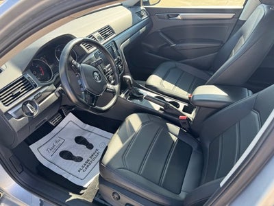 2017 Volkswagen Passat 1.8T R-Line