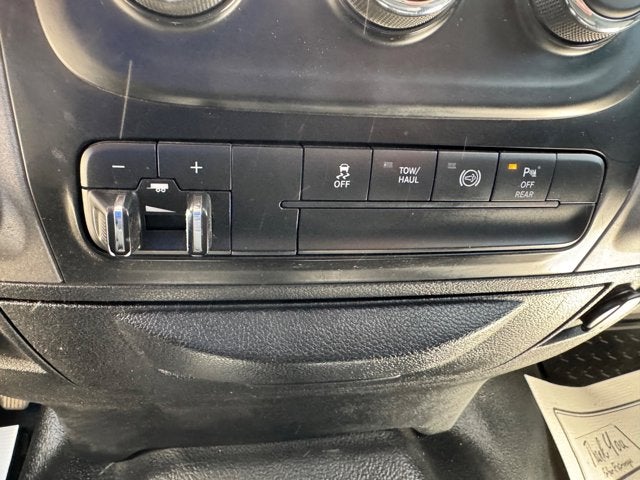 2017 RAM 2500 Tradesman Crew Cab 4x4 6'4' Box