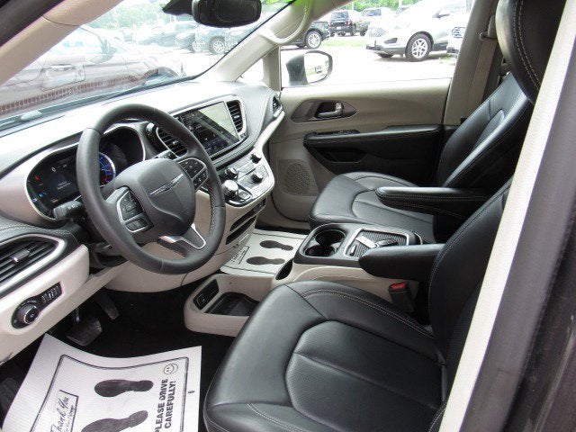 2023 Chrysler Pacifica Hybrid Touring L